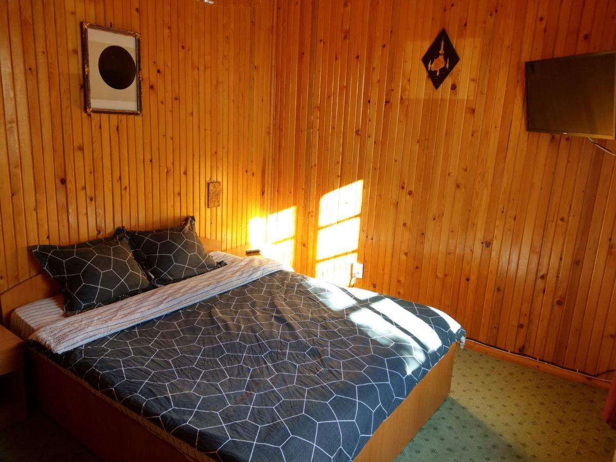 Grandpa'S Hidden Crib, 6 Bedroom, Pet Friendly Sinaia Kültér fotó