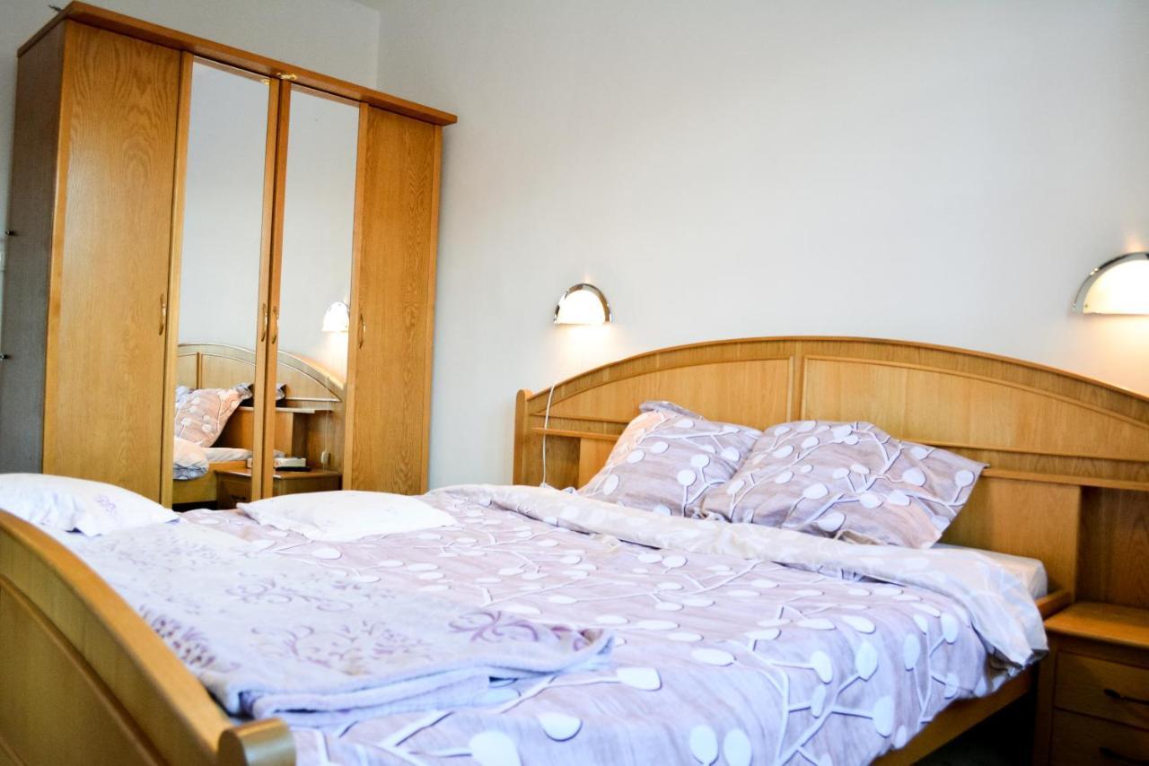 Grandpa'S Hidden Crib, 6 Bedroom, Pet Friendly Sinaia Kültér fotó